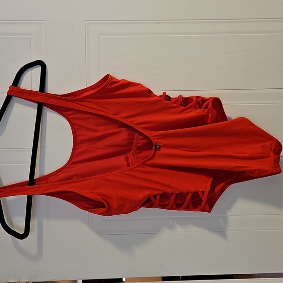 La vie en Rose Swimsuit Womens Large NEW Red One Piece Cut Out Backless NWT - Picture 3 of 5